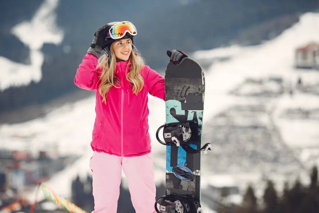 woman-in-snowboard-suit-sportswoman-on-a-mountain-with-a-snowboard-in-the-hands-on-the-horizon-concept-on-sports.jpg woman-in-snowboard-suit-sportswoman-on-a-mountain-with-a-snowboard-in-the-hands-on-the-horizon-concept-on-sports.jpg